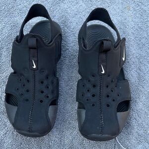 Nike Black Men's Outdoor Water Sandals with White Swoosh.The size is about 11